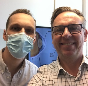 Optiker Andreas Asplund och vår försäljningschef Valle Gudmundsson